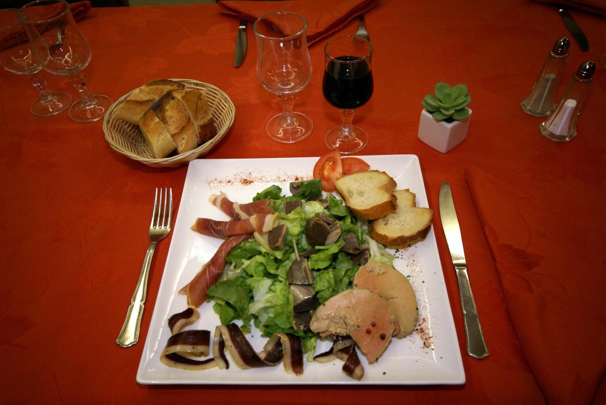 Hotel Restaurant Du Lauragais Logis De France Villefranche-de-Lauragais Eksteriør billede