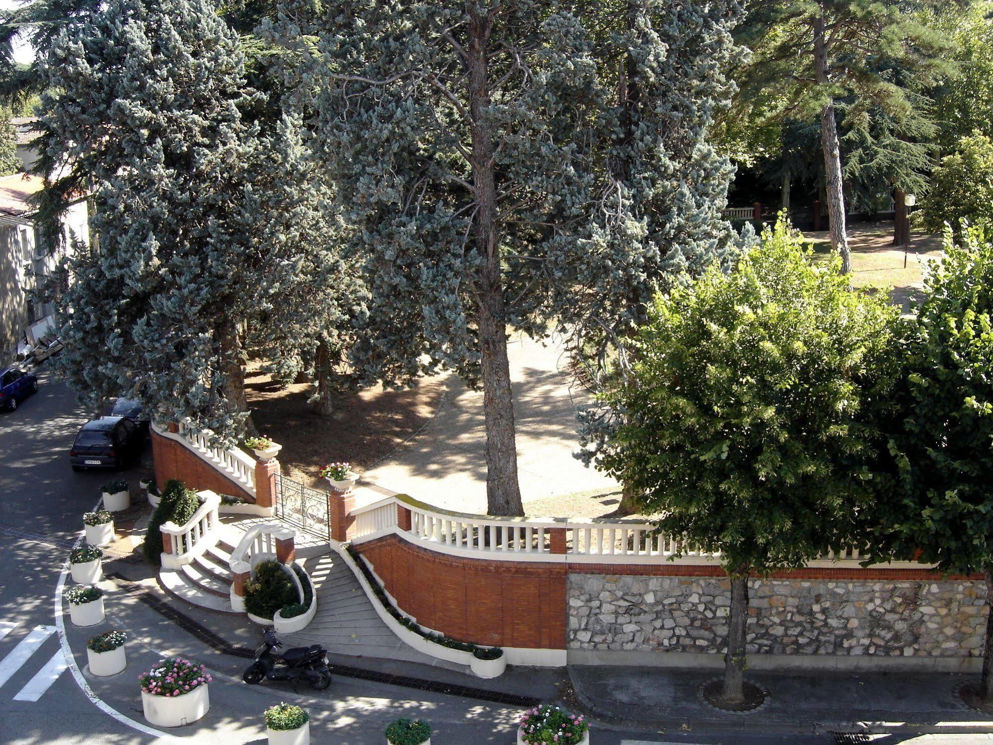 Hotel Restaurant Du Lauragais Logis De France Villefranche-de-Lauragais Eksteriør billede