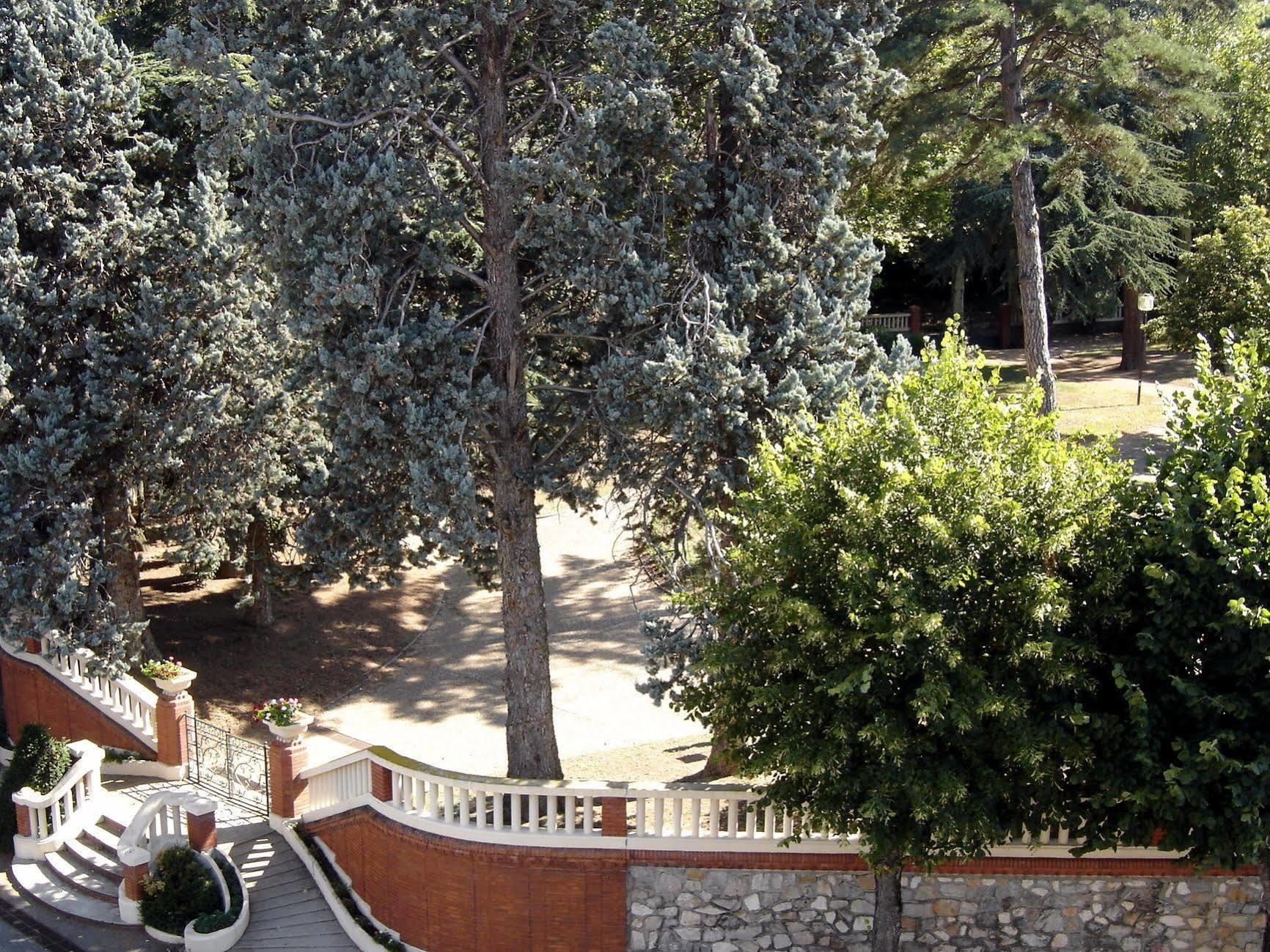 Hotel Restaurant Du Lauragais Logis De France Villefranche-de-Lauragais Eksteriør billede